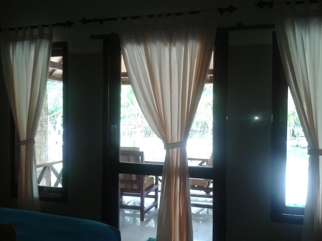 Fantastic Cottages Gili Meno Exterior photo